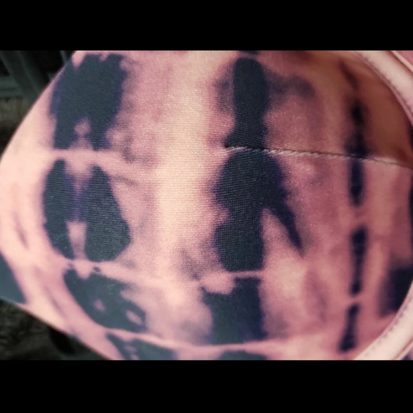 Bikini - Picture 3 of 3